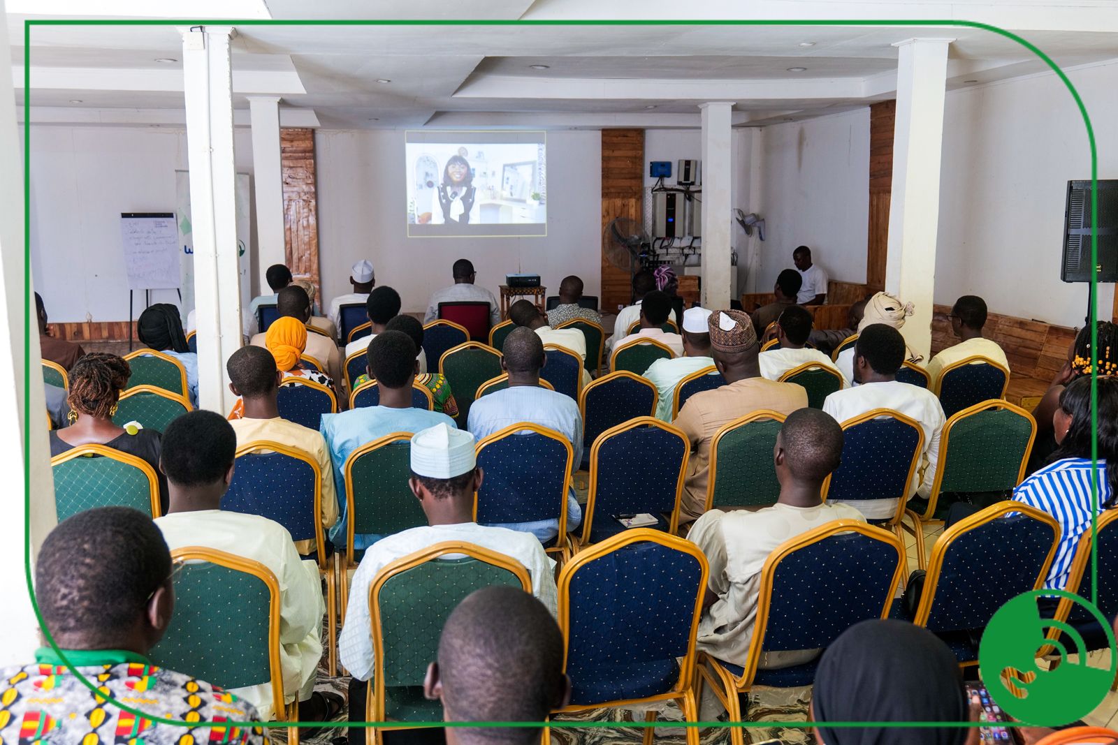 briser-le-silence-numerique-lavant-premiere-de-harcelement-20-resilience-des-africaines-connectees-en-exclu-a-wenak